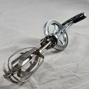 1950s Turner & Seymour Superwhirl Hand Crank Rotary Egg Beater Mixer Black